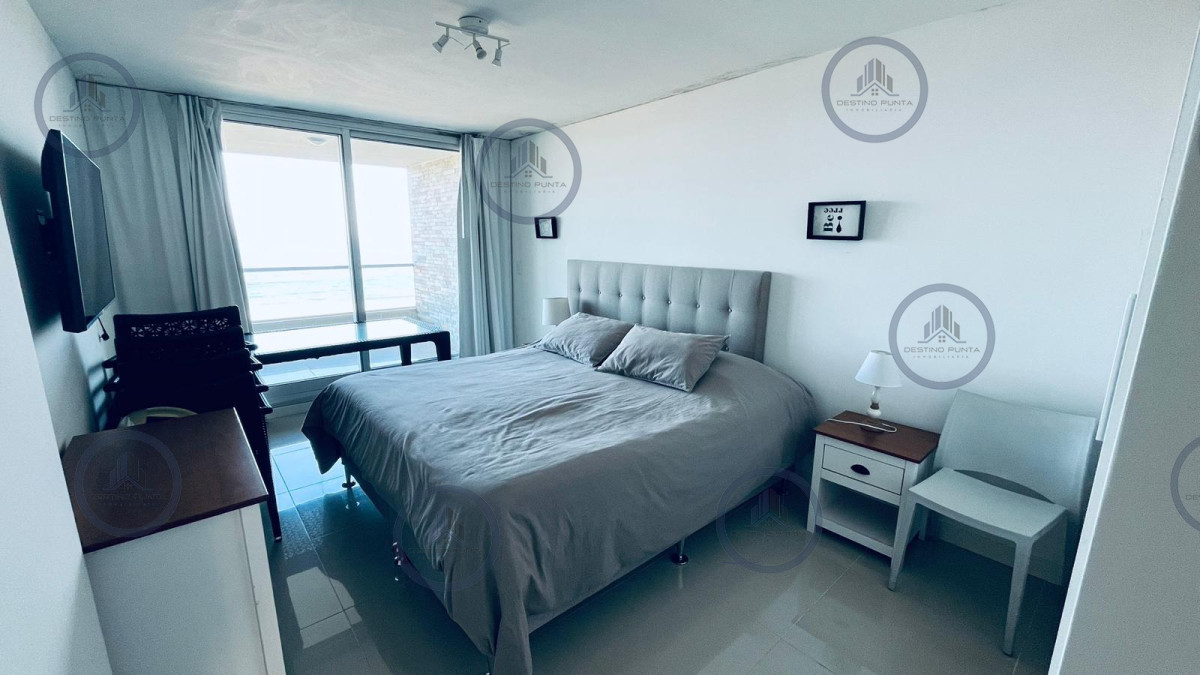 Apartamento ID.2863 - Apartamento de 2 Dormitorios con vista al mar y parrillero propio sobre Playa Mansa