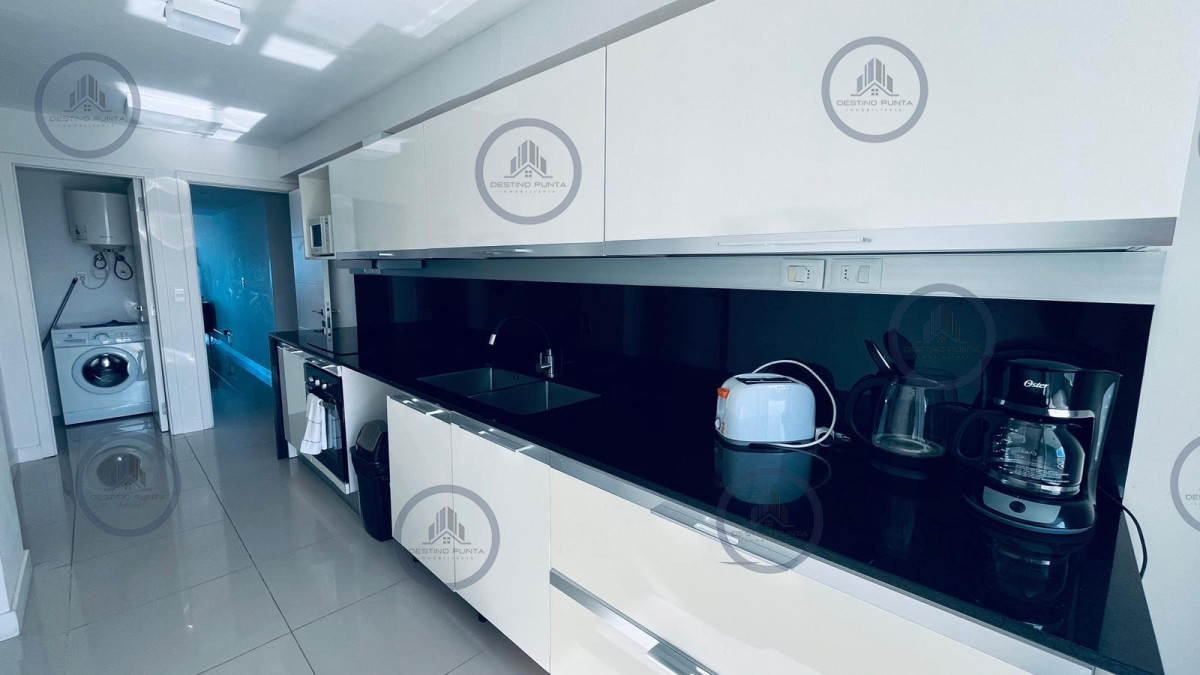 Apartamento ID.2863 - Apartamento de 2 Dormitorios con vista al mar y parrillero propio sobre Playa Mansa