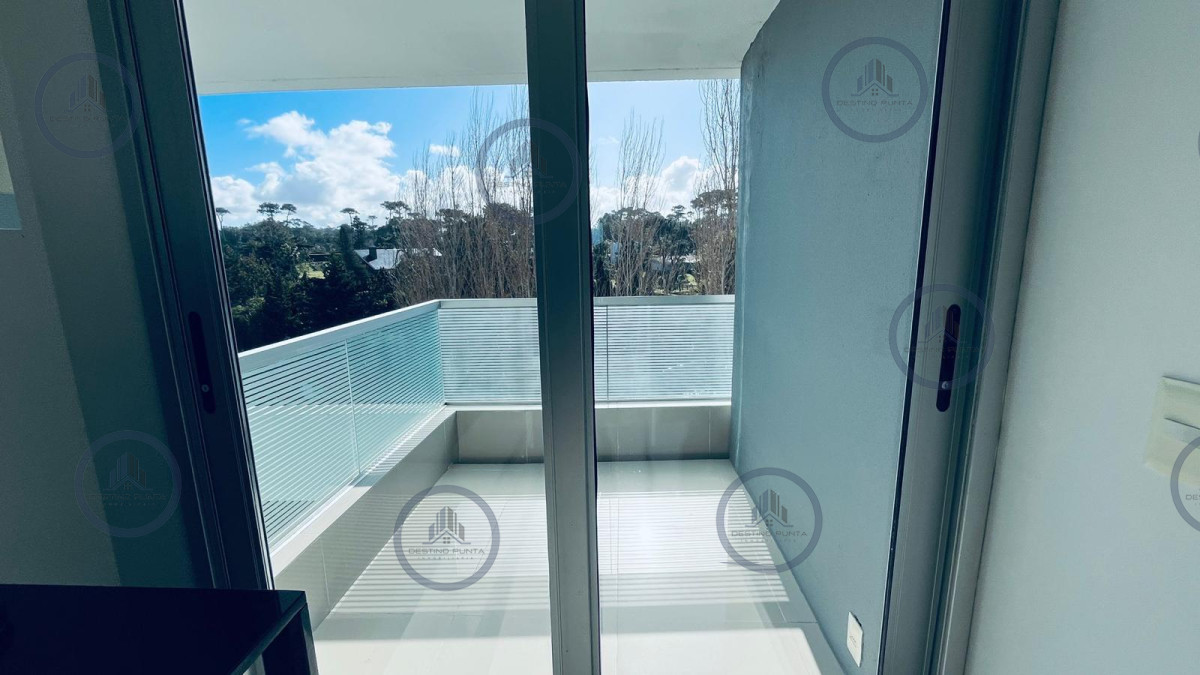 Apartamento ID.2863 - Apartamento de 2 Dormitorios con vista al mar y parrillero propio sobre Playa Mansa