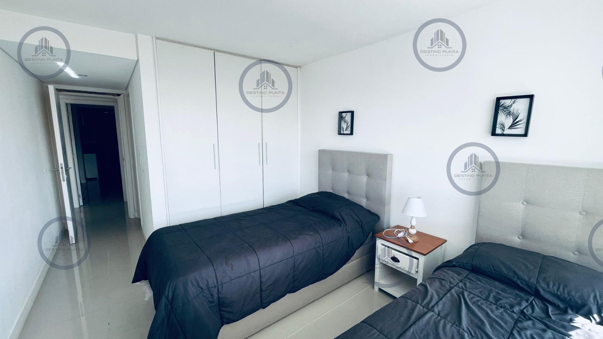 Apartamento ID.2863 - Apartamento de 2 Dormitorios con vista al mar y parrillero propio sobre Playa Mansa