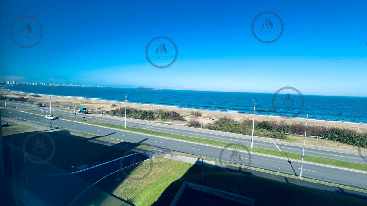 Apartamento ID.2863 - Apartamento de 2 Dormitorios con vista al mar y parrillero propio sobre Playa Mansa