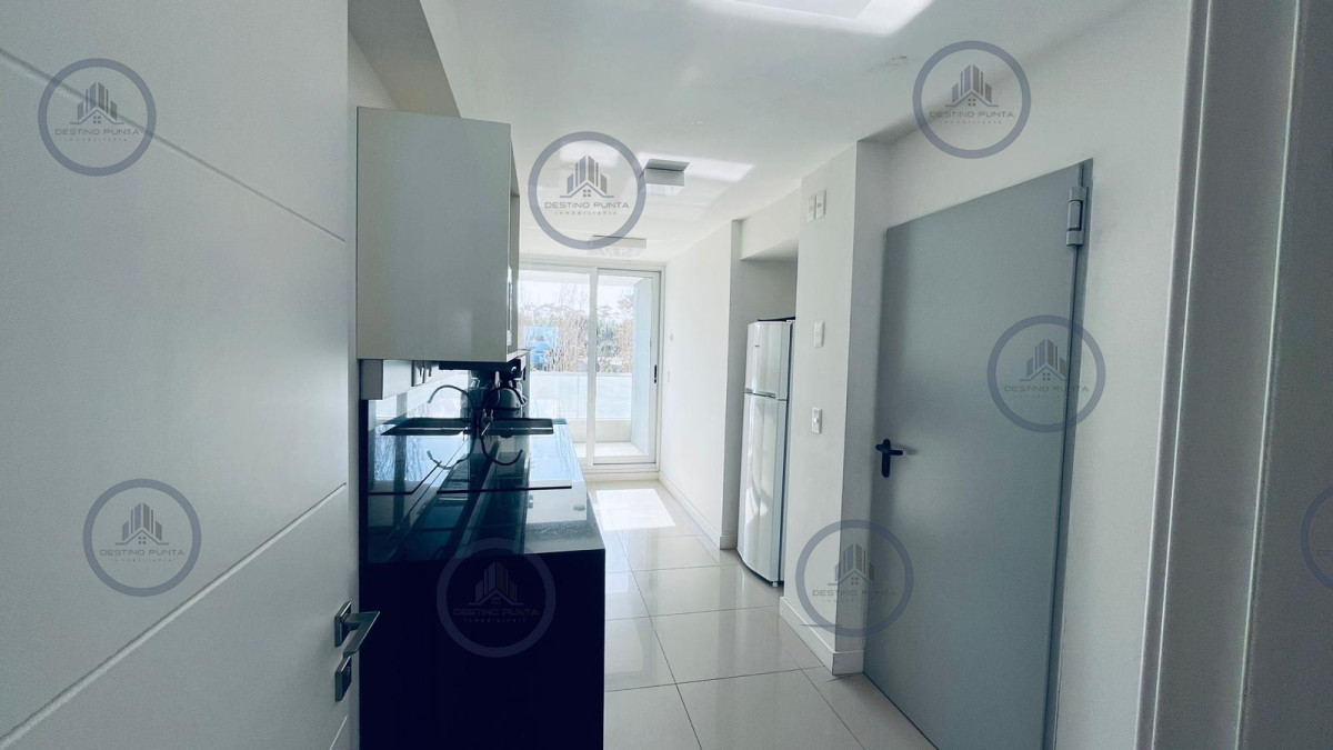 Apartamento ID.2863 - Apartamento de 2 Dormitorios con vista al mar y parrillero propio sobre Playa Mansa