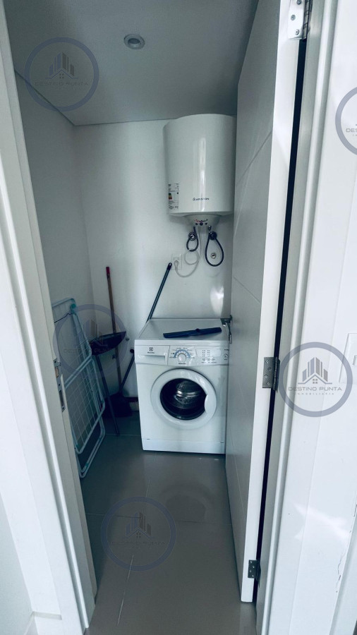 Apartamento ID.2863 - Apartamento de 2 Dormitorios con vista al mar y parrillero propio sobre Playa Mansa