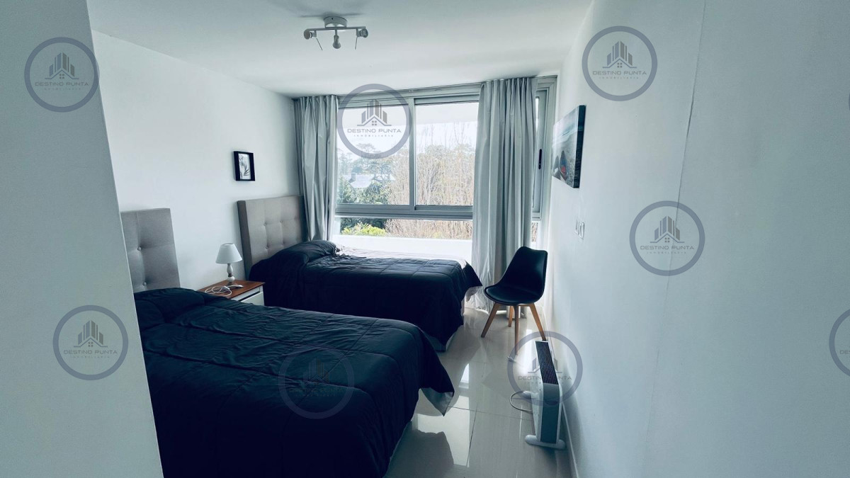Apartamento ID.2863 - Apartamento de 2 Dormitorios con vista al mar y parrillero propio sobre Playa Mansa