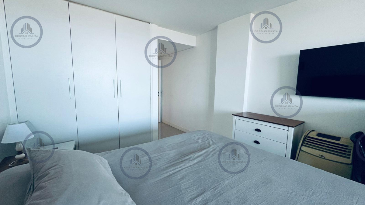 Apartamento ID.2863 - Apartamento de 2 Dormitorios con vista al mar y parrillero propio sobre Playa Mansa