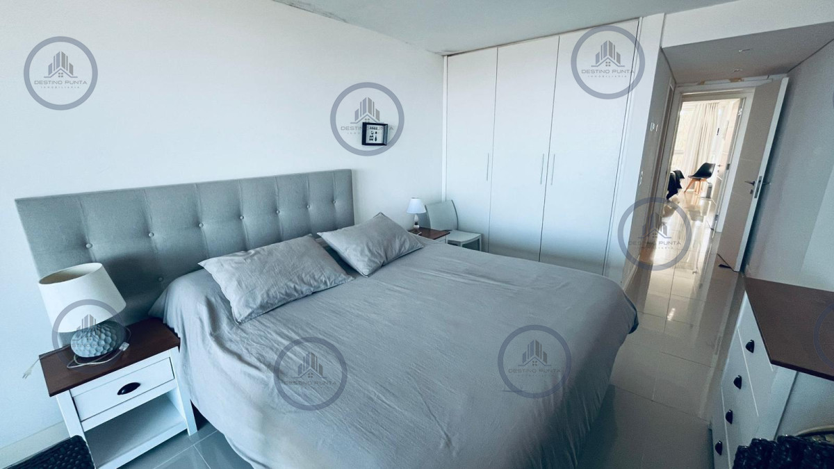 Apartamento ID.2863 - Apartamento de 2 Dormitorios con vista al mar y parrillero propio sobre Playa Mansa