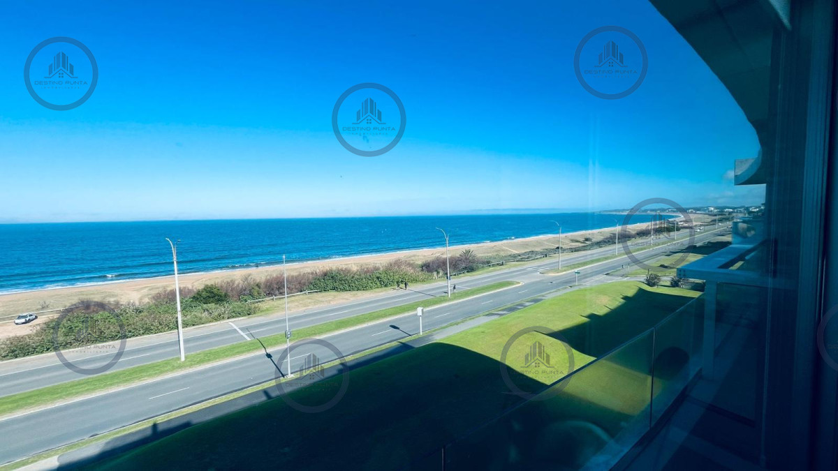 Apartamento ID.2863 - Apartamento de 2 Dormitorios con vista al mar y parrillero propio sobre Playa Mansa