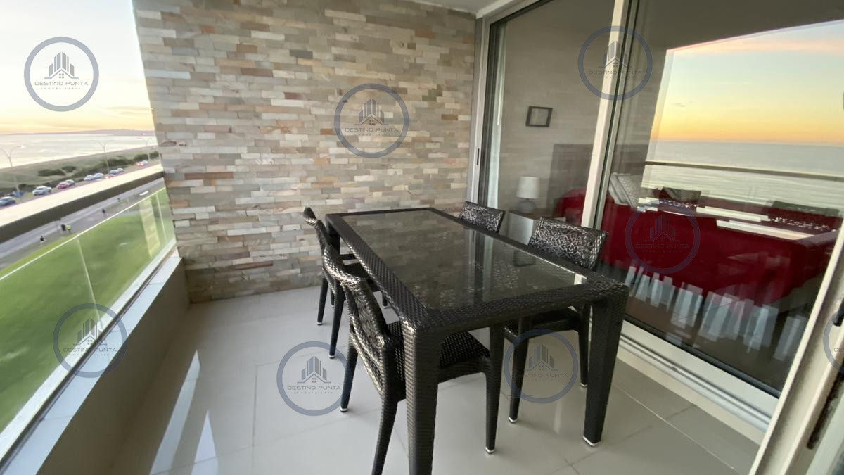 Apartamento ID.2863 - Apartamento de 2 Dormitorios con vista al mar y parrillero propio sobre Playa Mansa