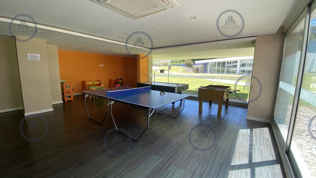 Apartamento ID.2863 - Apartamento de 2 Dormitorios con vista al mar y parrillero propio sobre Playa Mansa