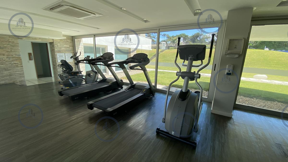 Apartamento ID.2863 - Apartamento de 2 Dormitorios con vista al mar y parrillero propio sobre Playa Mansa