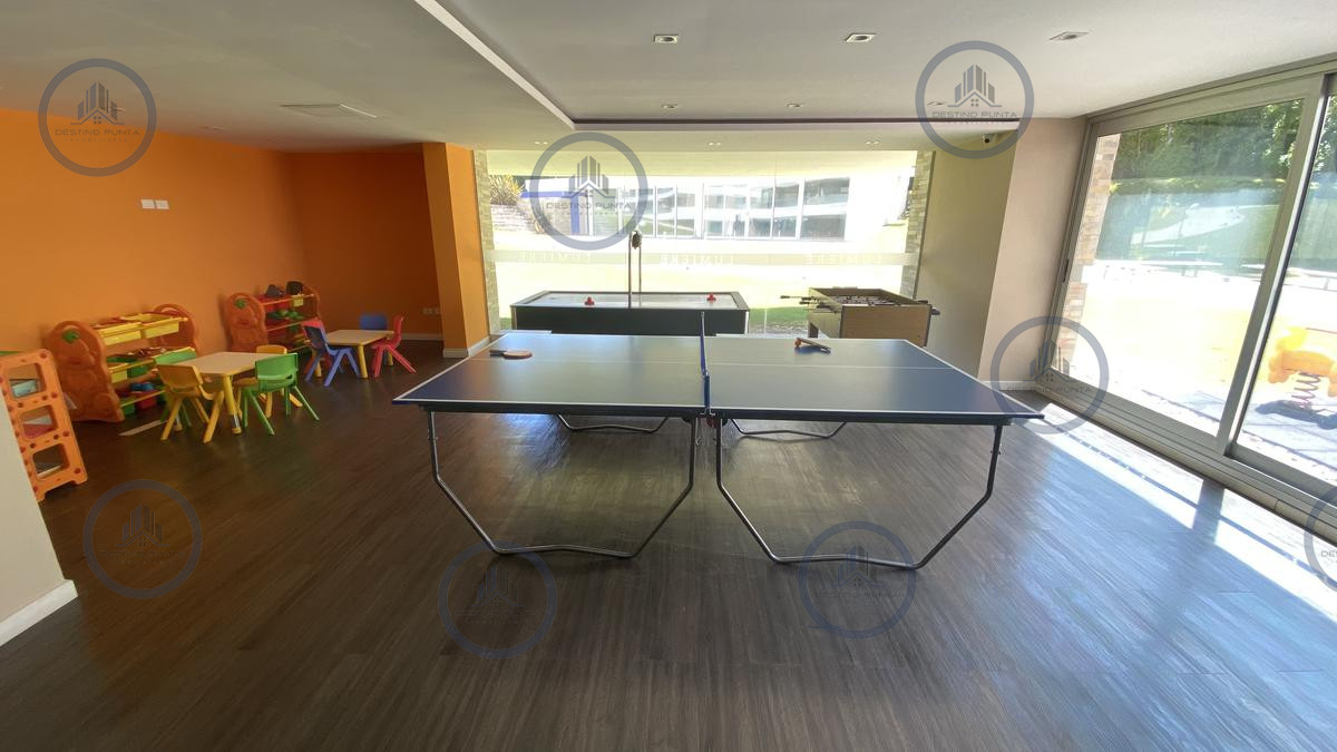 Apartamento ID.2863 - Apartamento de 2 Dormitorios con vista al mar y parrillero propio sobre Playa Mansa