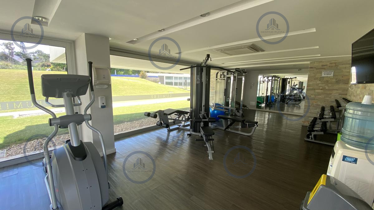 Apartamento ID.2863 - Apartamento de 2 Dormitorios con vista al mar y parrillero propio sobre Playa Mansa