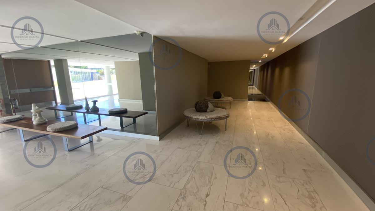 Apartamento ID.2863 - Apartamento de 2 Dormitorios con vista al mar y parrillero propio sobre Playa Mansa