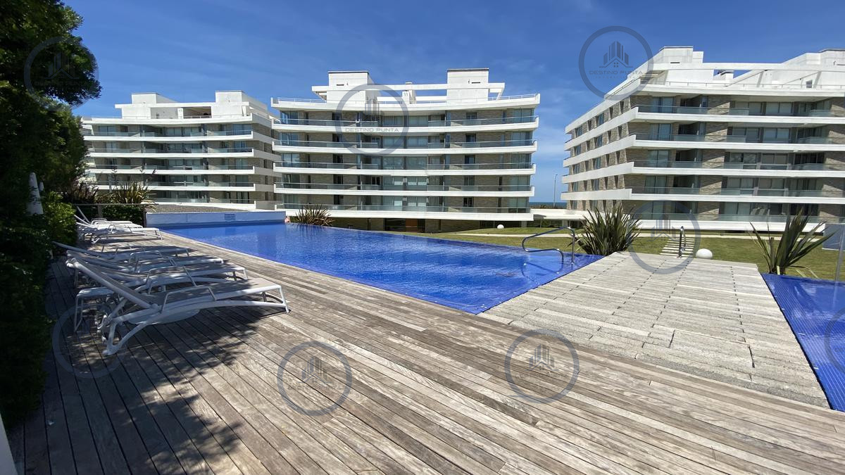 Apartamento ID.2863 - Apartamento de 2 Dormitorios con vista al mar y parrillero propio sobre Playa Mansa