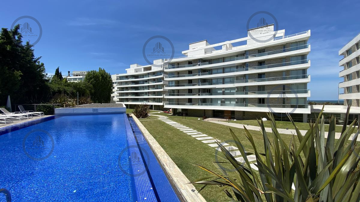 Apartamento ID.2863 - Apartamento de 2 Dormitorios con vista al mar y parrillero propio sobre Playa Mansa