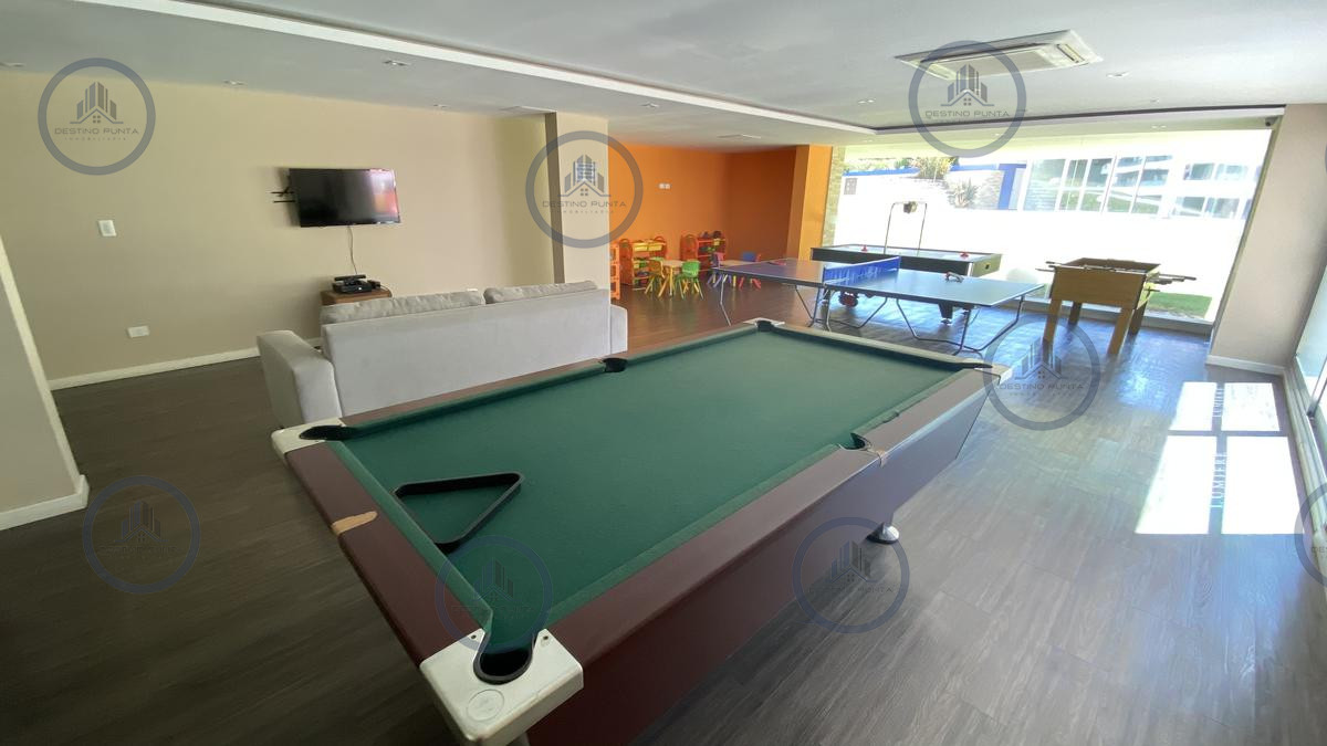 Apartamento ID.2863 - Apartamento de 2 Dormitorios con vista al mar y parrillero propio sobre Playa Mansa