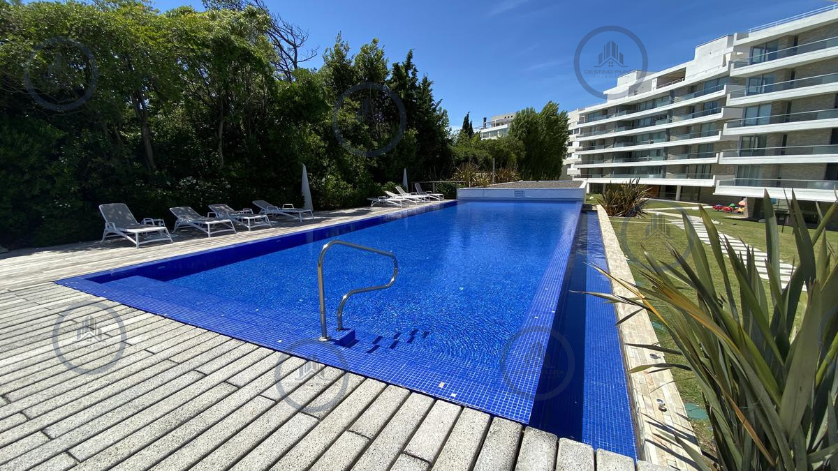 Apartamento ID.2863 - Apartamento de 2 Dormitorios con vista al mar y parrillero propio sobre Playa Mansa