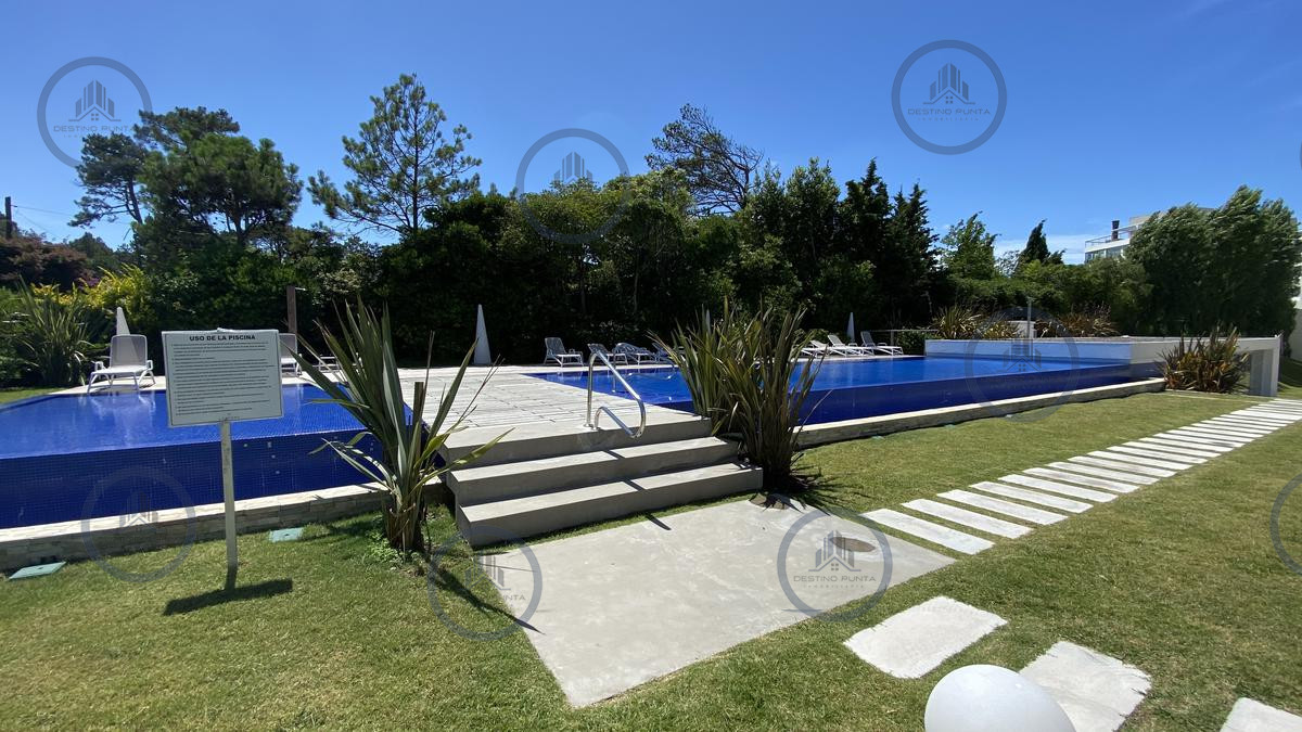 Apartamento ID.2863 - Apartamento de 2 Dormitorios con vista al mar y parrillero propio sobre Playa Mansa