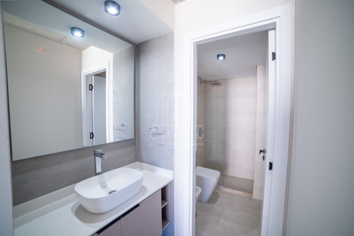 Apartamento ID.2285 - Apartamento de 2 dormitorios con vista al mar, Punta del Este Playa Brava