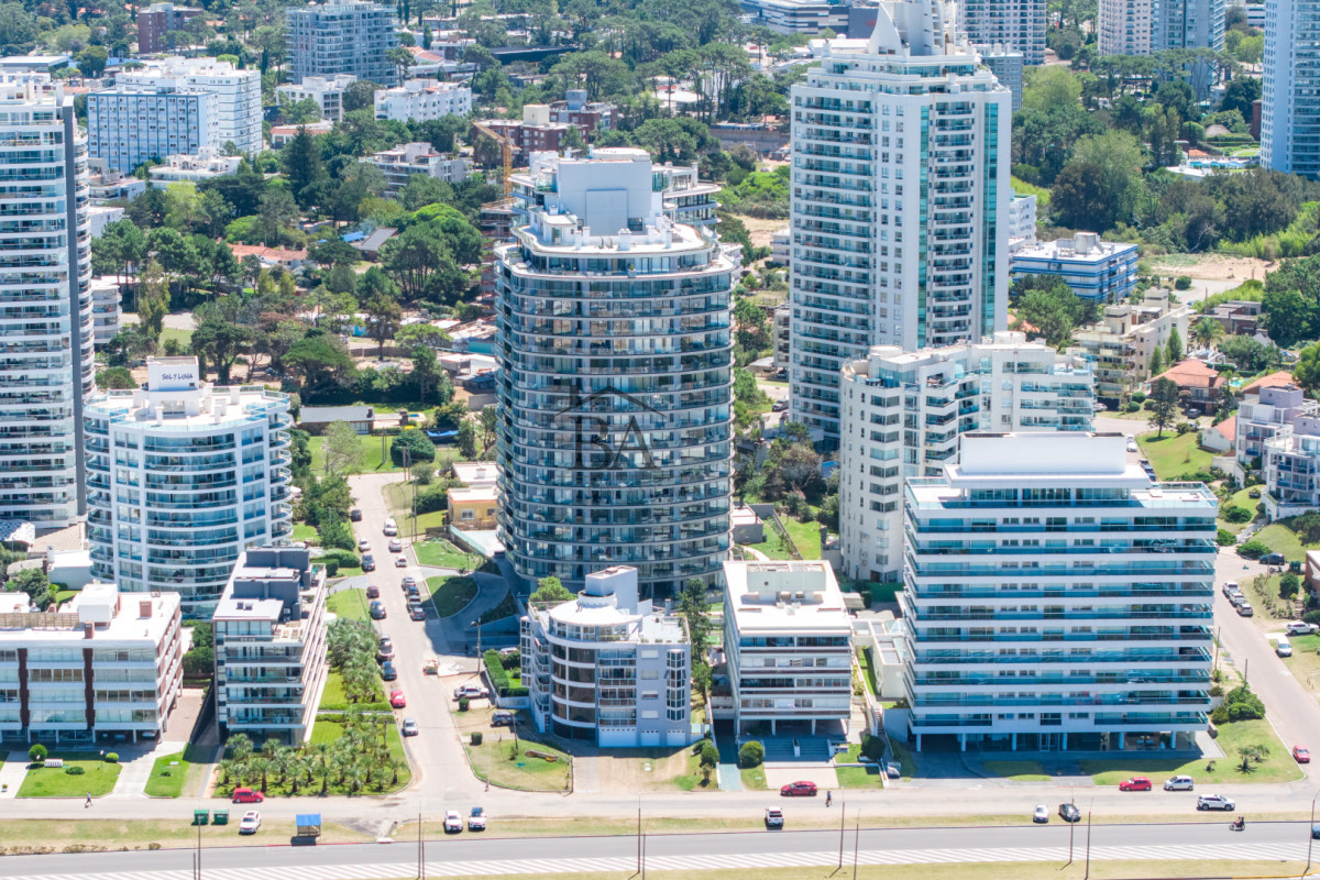 Apartamento ID.138 - Apartamento de 2 dormitorios con vista al mar, Punta del Este Playa Brava