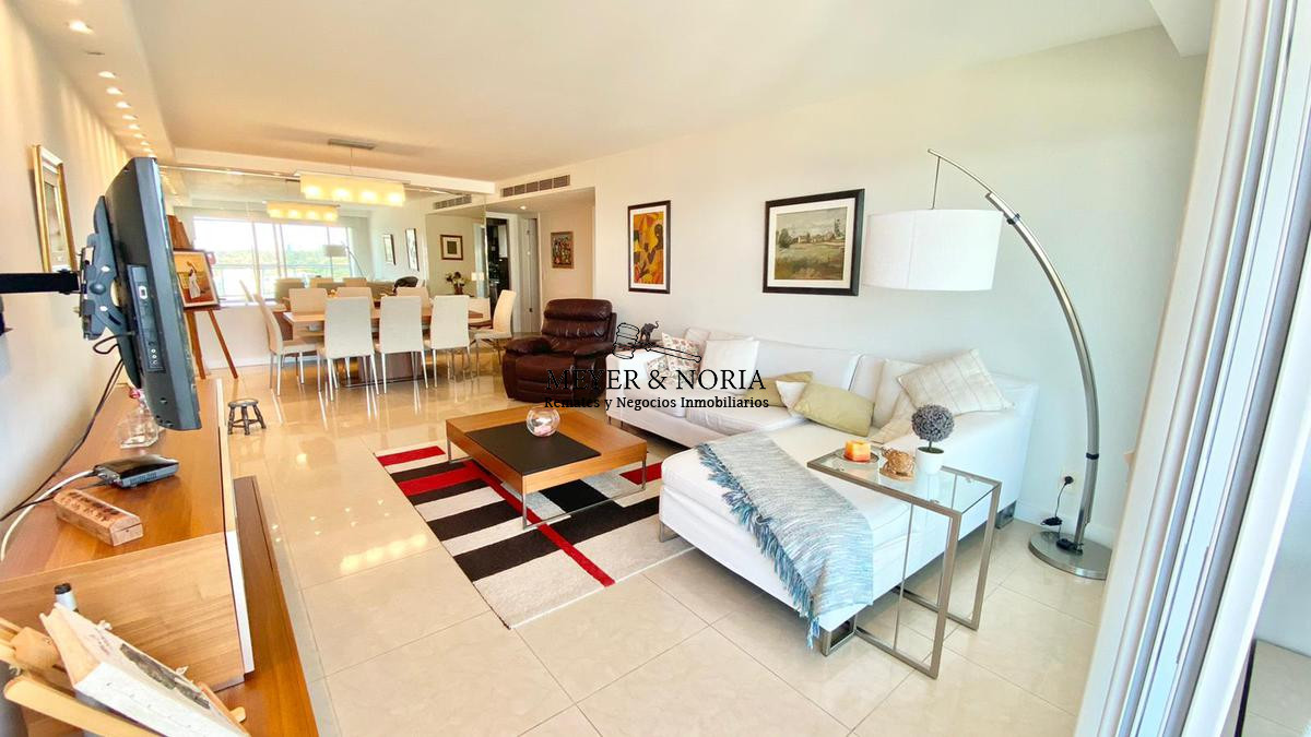 Apartamento ID.15 - Torre de alta gama, vista al mar, 2 dorm más servicio- Playa Mansa