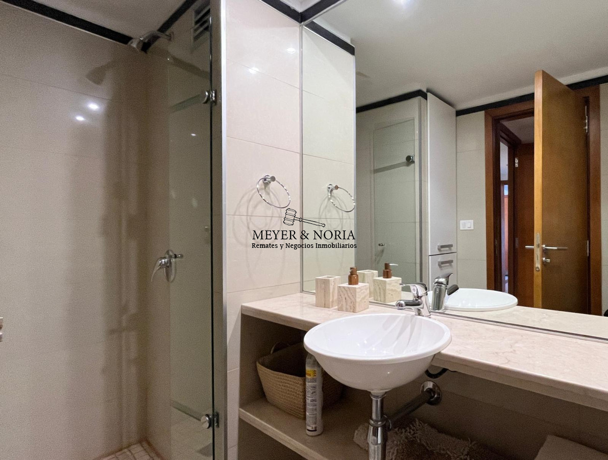 Apartamento ID.51 - Apto en Playa Brava, 3 suite mas dep y baño de servio, terraza con parrillero, servicios