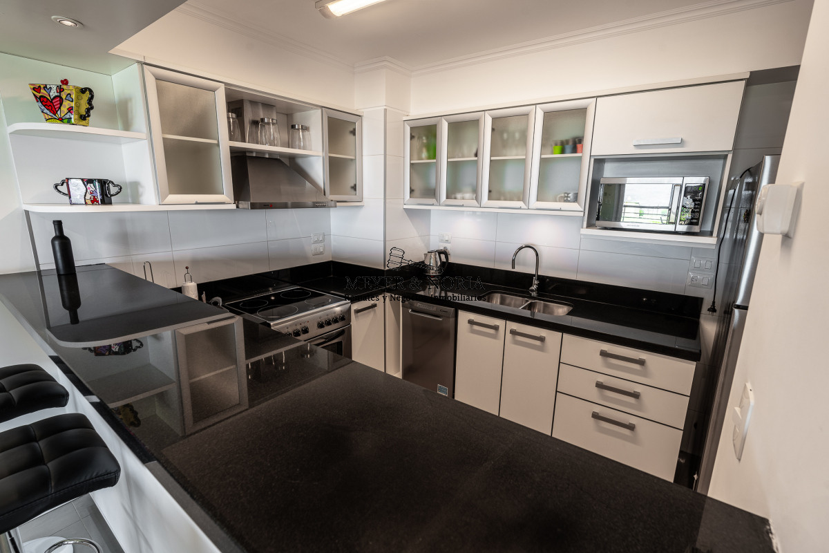 Apartamento ID.42 - Venta de Apartamento 2 DORMITORIOS en Playa Mansa, Punta del Este.