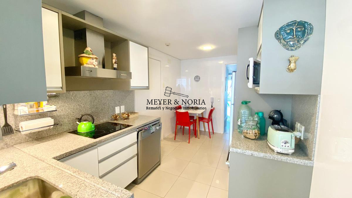 Apartamento ID.15 - Torre de alta gama, vista al mar, 2 dorm más servicio- Playa Mansa