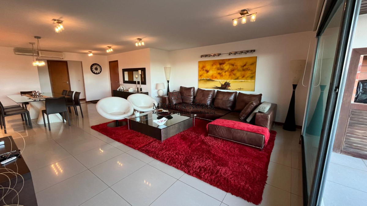 Apartamento ID.51 - Apto en Playa Brava, 3 suite mas dep y baño de servio, terraza con parrillero, servicios