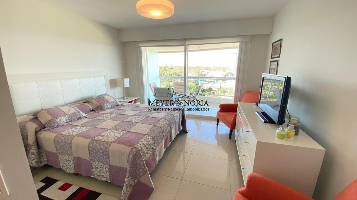 Apartamento ID.15 - Torre de alta gama, vista al mar, 2 dorm más servicio- Playa Mansa
