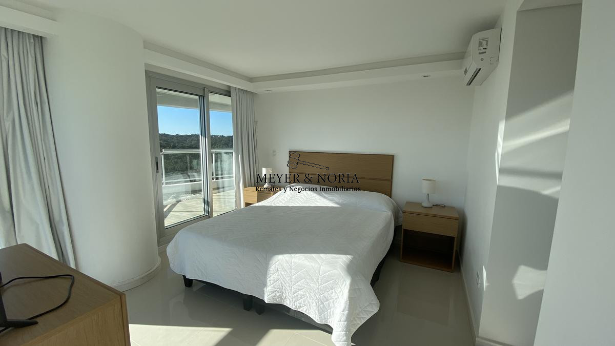 Apartamento ID.8 - Departamento, 2 dormitorios dep, con parrillero y servicios- Playa Brava