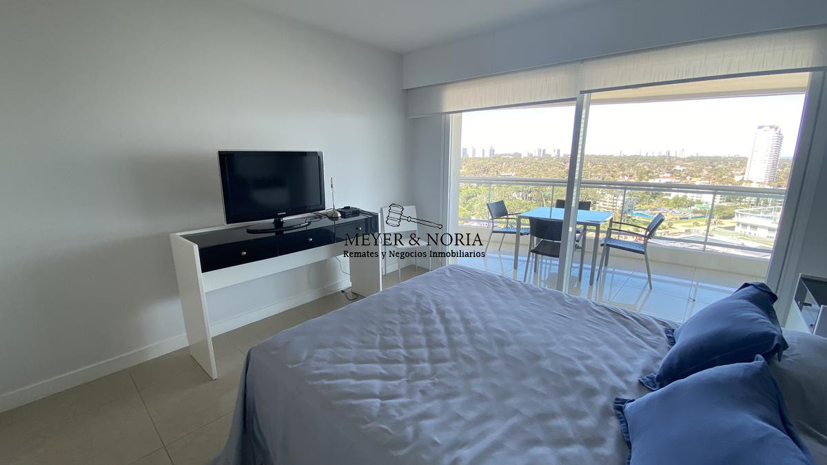 Apartamento ID.16 - Aquarela piso alto, 2 dorm mas dependencia 