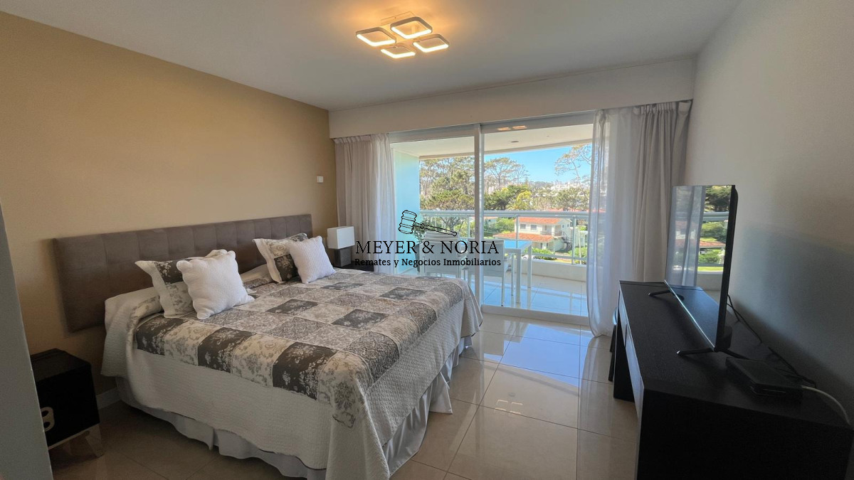 Apartamento ID.118 - Torre de alta gama, 2 dorm más servicio- Playa Mansa