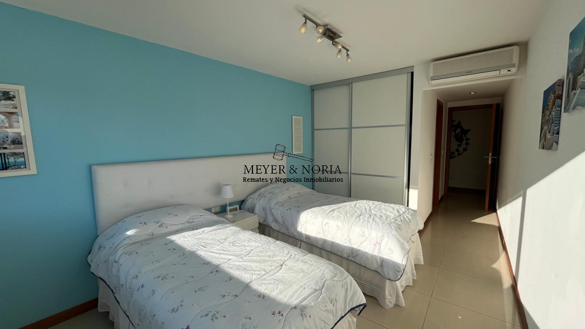 Apartamento ID.51 - Apto en Playa Brava, 3 suite mas dep y baño de servio, terraza con parrillero, servicios