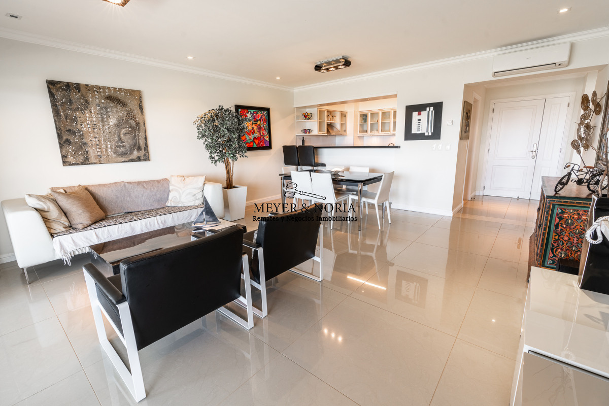 Apartamento ID.42 - Venta de Apartamento 2 DORMITORIOS en Playa Mansa, Punta del Este.