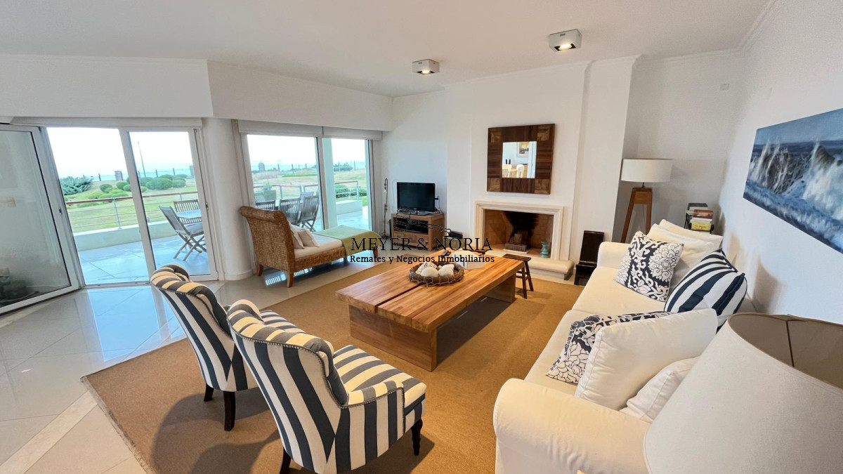 Apartamento ID.68 - Apto en playa Mansa de 3 suites, parrillero propio y todos los servicios