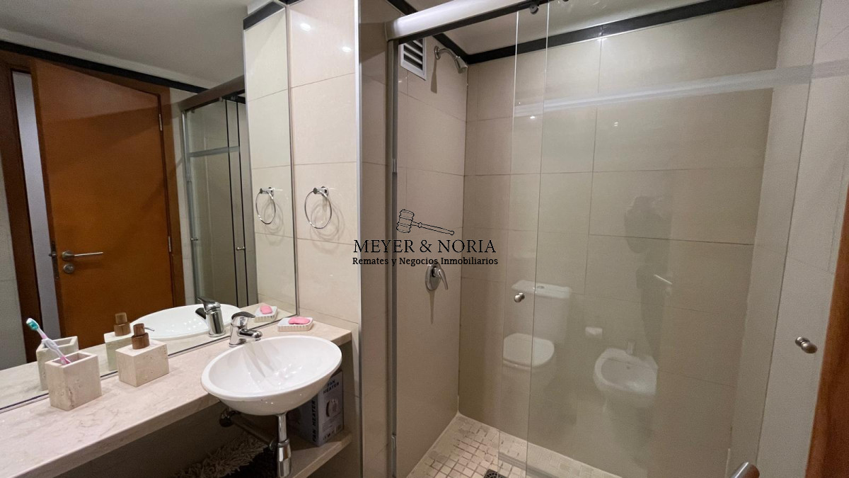 Apartamento ID.51 - Apto en Playa Brava, 3 suite mas dep y baño de servio, terraza con parrillero, servicios