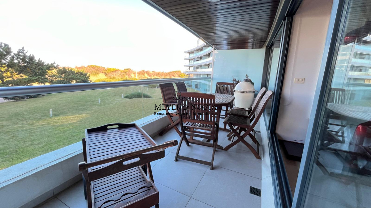 Apartamento ID.51 - Apto en Playa Brava, 3 suite mas dep y baño de servio, terraza con parrillero, servicios