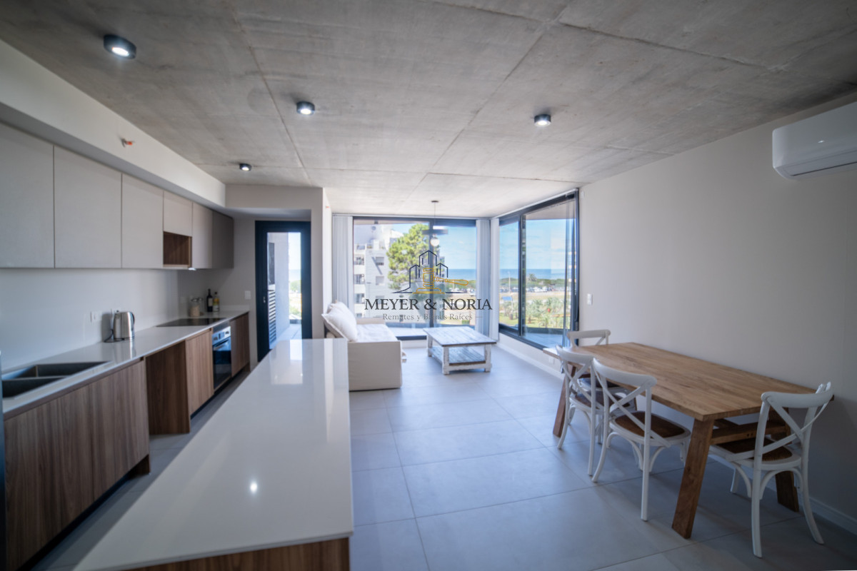 Apartamento ID.126 - Apartamento de 2 dormitorios con vista al mar, Punta del Este Playa Brava
