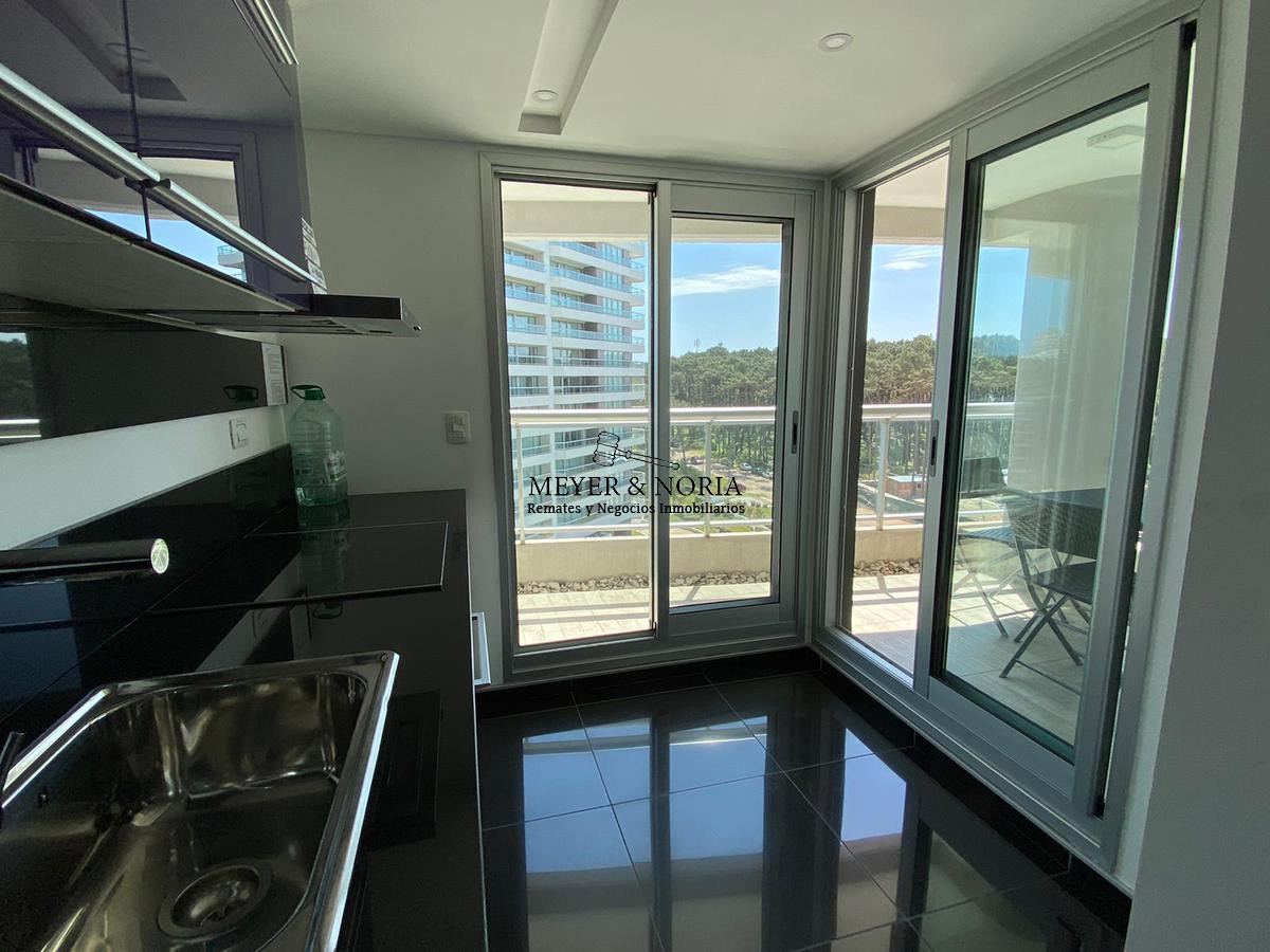 Apartamento ID.4 - Apto en playa brava, 1 dormitorio, terraza, parrillero, servicios