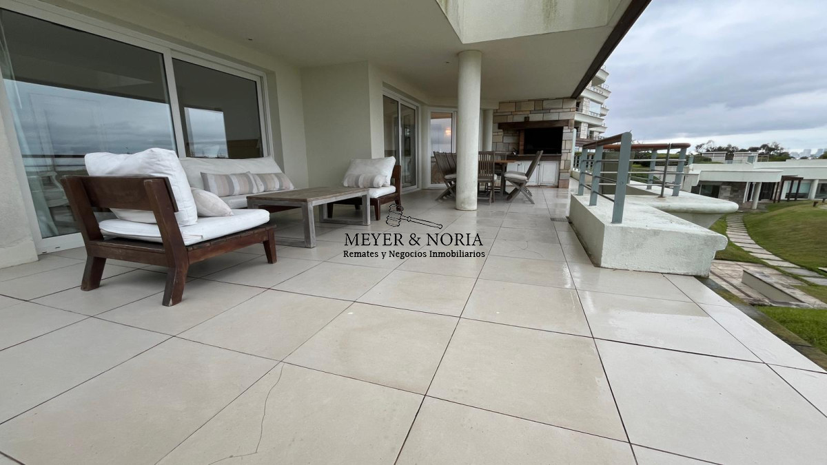 Apartamento ID.68 - Apto en playa Mansa de 3 suites, parrillero propio y todos los servicios