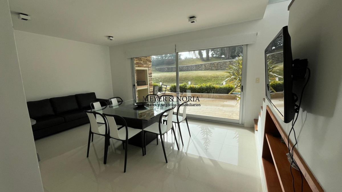 Apartamento ID.52 - Apto en venta en la Brava de un dorm en suite, con barbacoa y servicios 