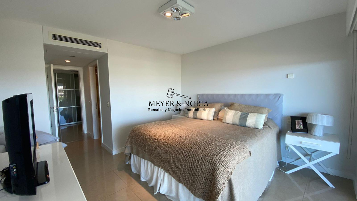 Apartamento ID.14 - Torre de alta gama, vista al mar, 2 dorm mas servicio- Playa Mansa
