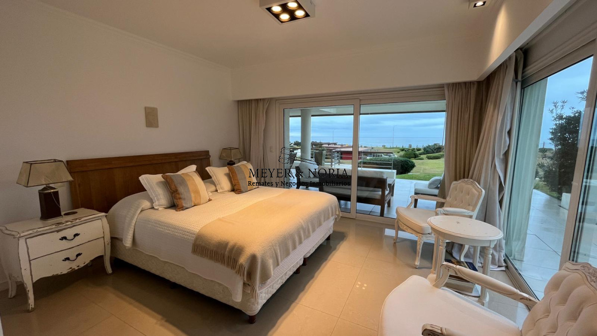 Apartamento ID.68 - Apto en playa Mansa de 3 suites, parrillero propio y todos los servicios