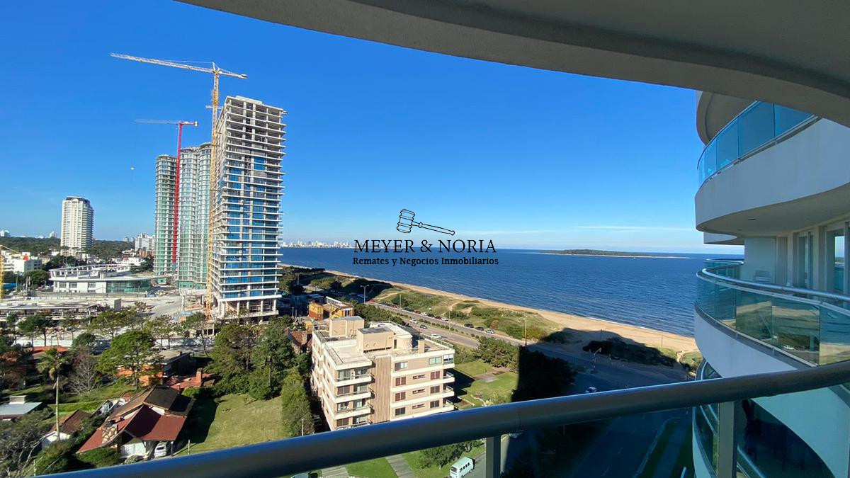 Apartamento ID.15 - Torre de alta gama, vista al mar, 2 dorm más servicio- Playa Mansa
