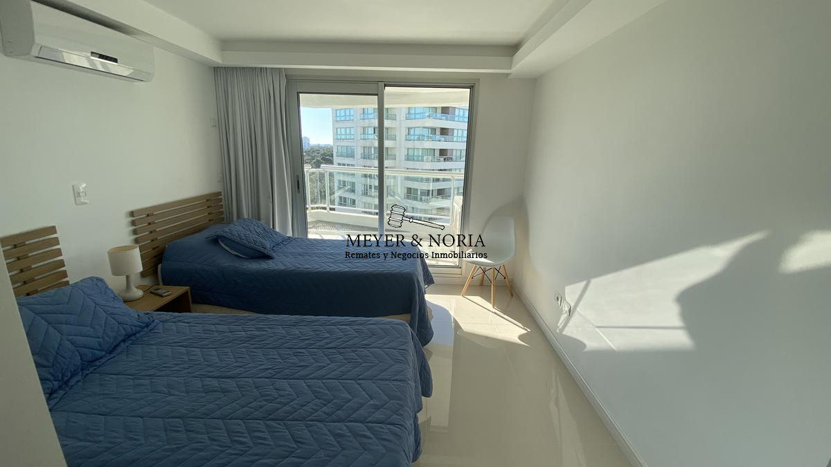 Apartamento ID.8 - Departamento, 2 dormitorios dep, con parrillero y servicios- Playa Brava