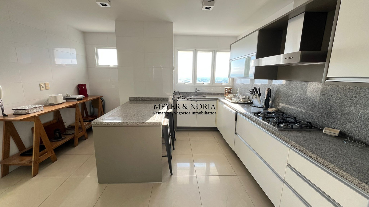 Apartamento ID.57 - Penthouse de 4 suites mas dependencia y todos los servicios