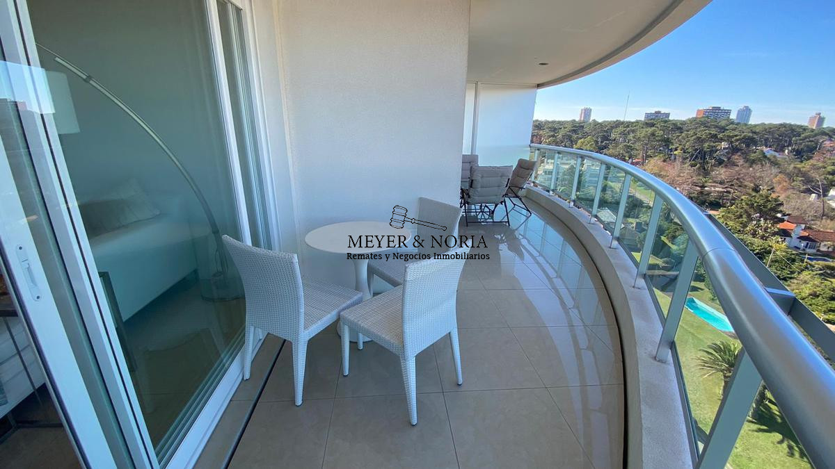 Apartamento ID.15 - Torre de alta gama, vista al mar, 2 dorm más servicio- Playa Mansa