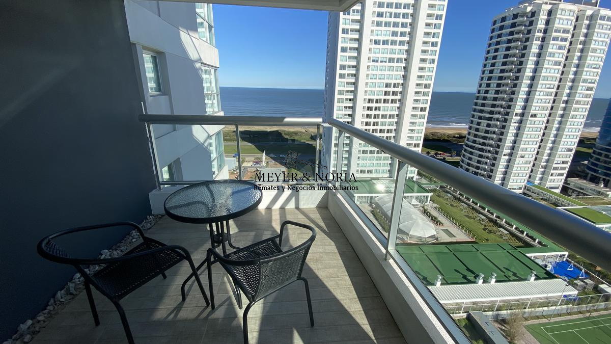 Apartamento ID.8 - Departamento, 2 dormitorios dep, con parrillero y servicios- Playa Brava