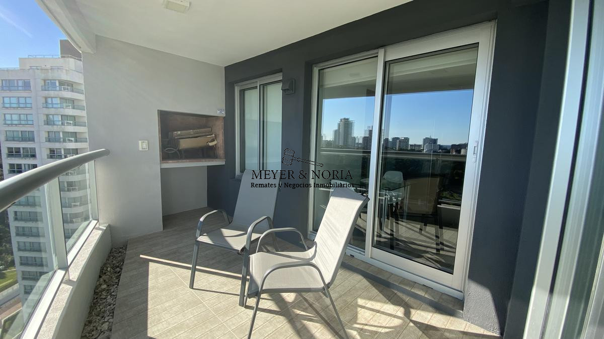Apartamento ID.8 - Departamento, 2 dormitorios dep, con parrillero y servicios- Playa Brava